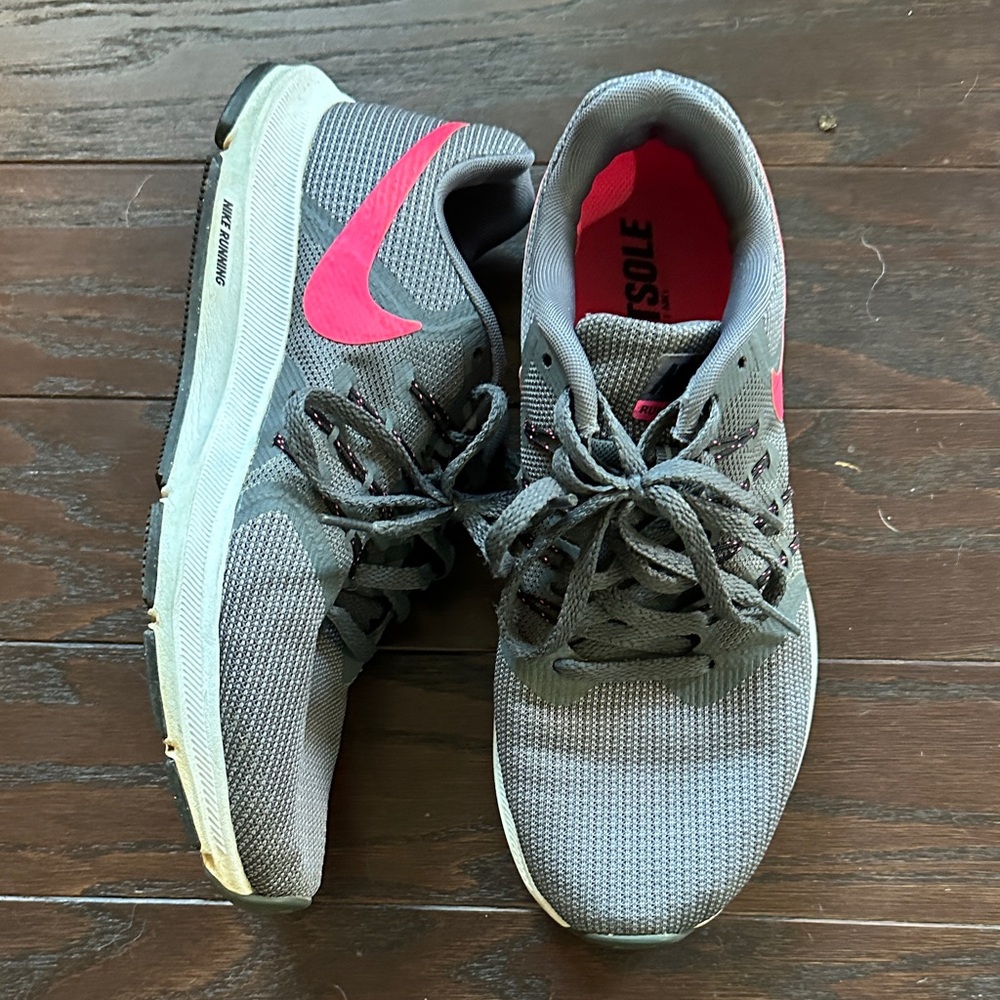 Nike Women's Athletic Shoes in Gray and Pink